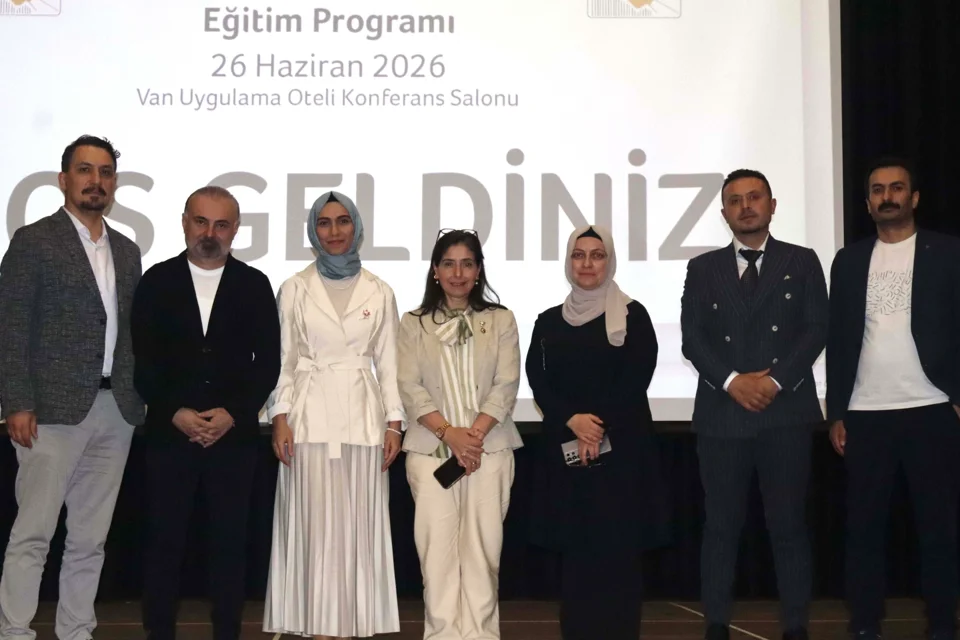 Van'da Meme Kanseri Farkındalığı Artırılıyor: Erken Tanı İçin Bilgilendirme Etkinliği Düzenlendi