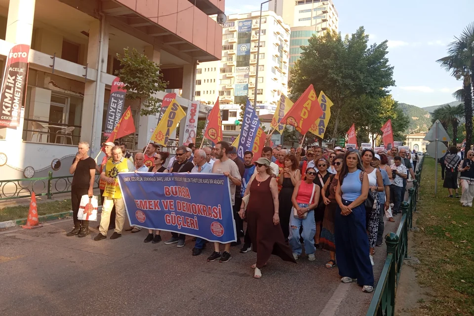 Bursa'da Madımak Katliamı Kurbanları Anıldı: Adalet ve Barış Talebi Yükseldi