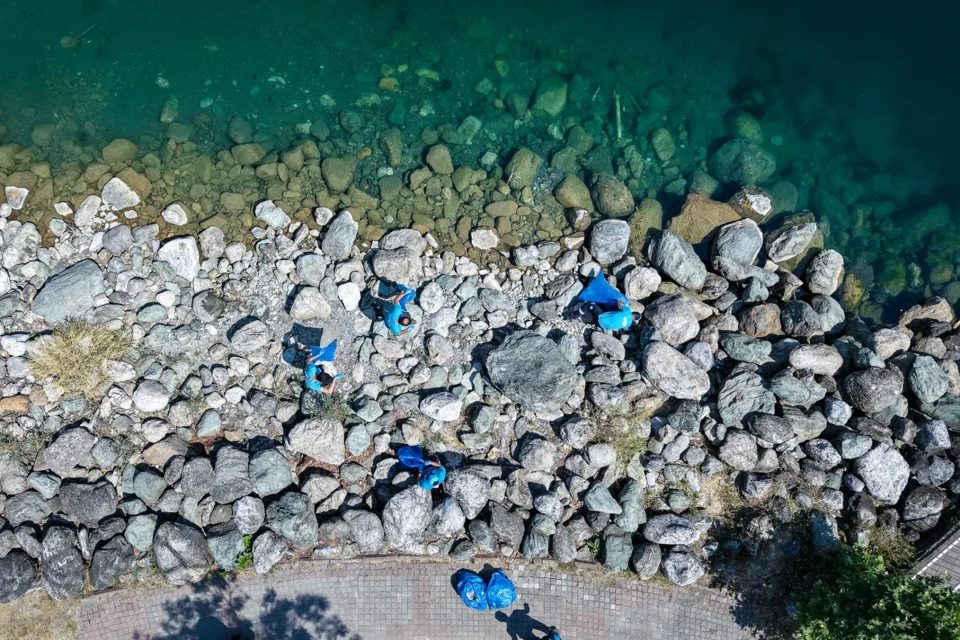 Sapanca Gölü'nde Kapsamlı Temizlik: 200 Personel 14 Kilometrelik Kıyı Şeridini Temizledi