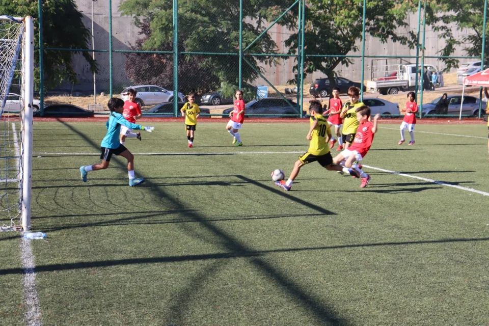 İzmit'in Kurtuluşu Futbol Şenliği Başladı