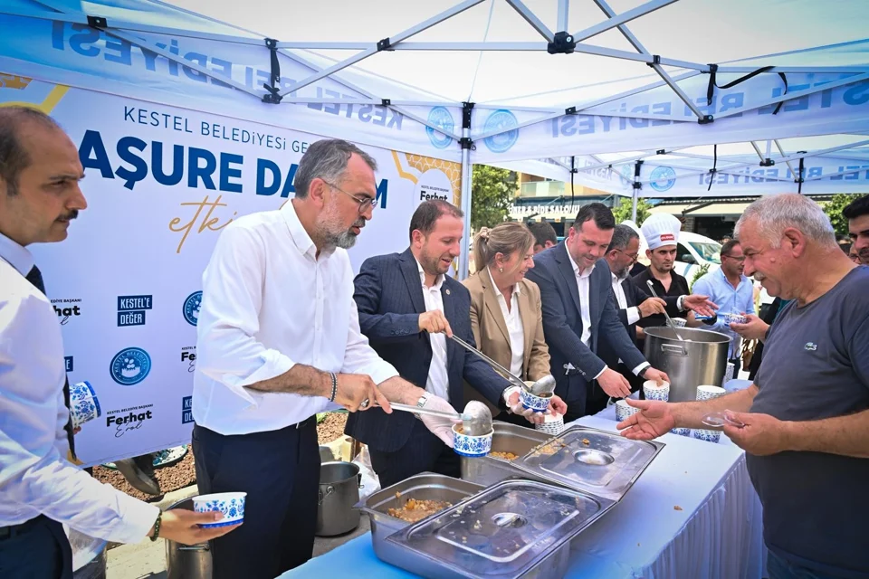 Bursa'da Muharrem Ayı Bereketini Paylaşıyor: Kestel'de Aşure İkramı