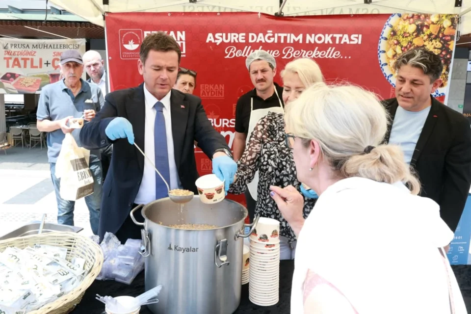 Osmangazi'de Muharrem Ayı Sofrası Kuruldu: Başkan Aydın Vatandaşlarla Buluştu