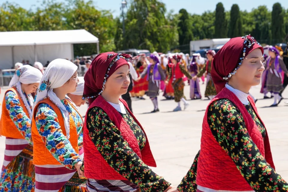 İstanbul'da Binlerce Kişiyle Horon Rekoru Denemesi