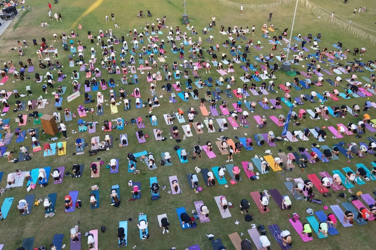 İzmir Yoga Festivali Kültürpark'ta Başladı: Yeşil Alanlar Etkinliklere Ev Sahipliği Yapıyor