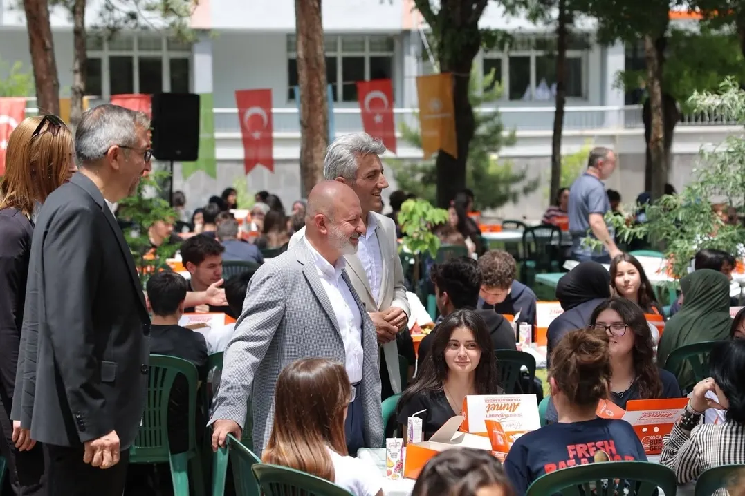 Kocasinan Belediye Başkanı Çolakbayrakdar'dan Sümer Fen Lisesi'ne Ziyaret
