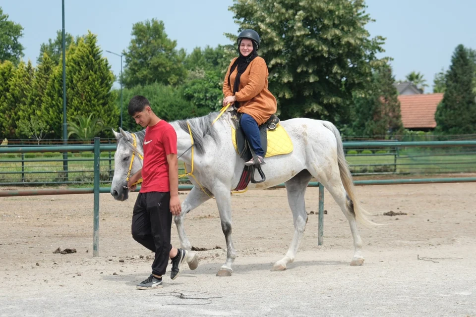 Sakarya'da Kadınlar Ata Bindi: Sağlıklı Yaşam Programı Kapsamında Farklı Bir Deneyim