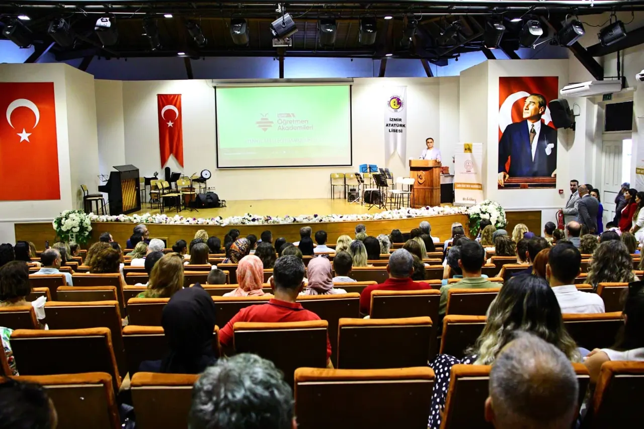 İzmir Öğretmen Akademileri Kapanış Programı Gerçekleştirildi