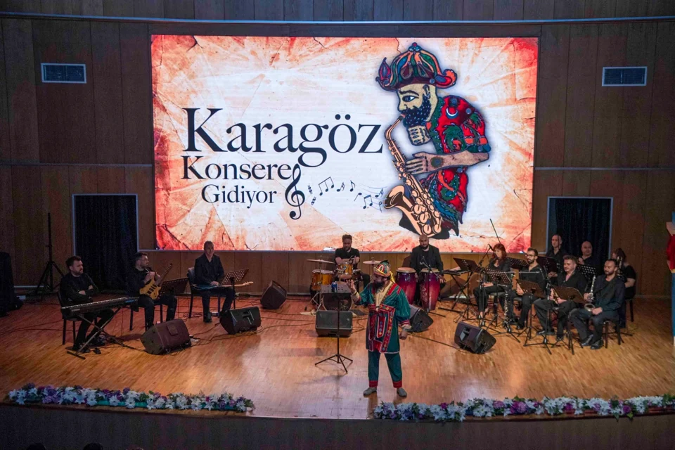 Ankara'da Karagöz ve Hacivat Müzikaliyle 6 Bin 696 Çocuk Sanatla Buluştu