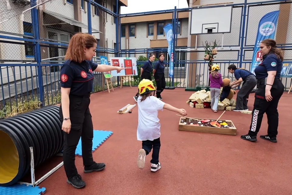 Kayseri İtfaiyesi Minik Öğrencilere Afet Bilinci Kazandırdı