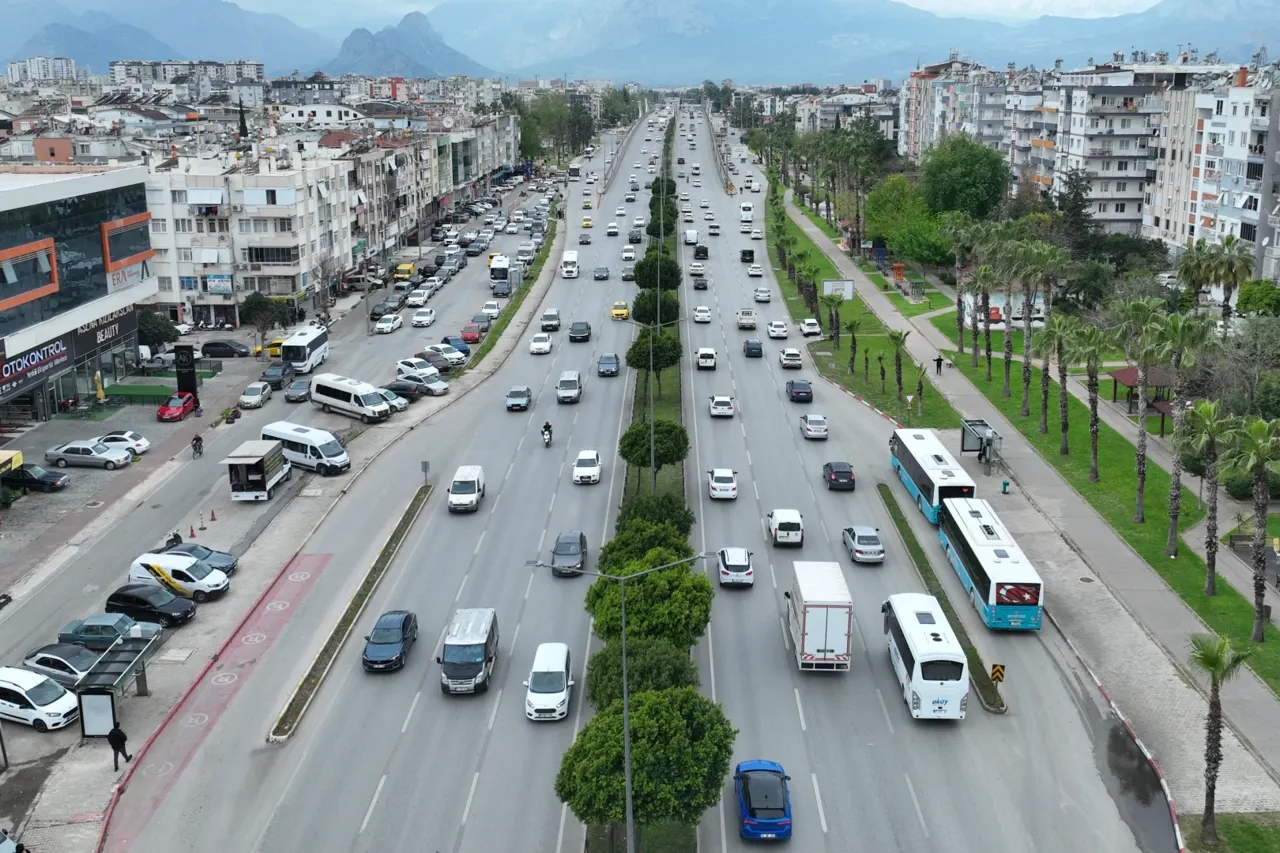 Antalya'da trafiği rahatlatacak yol düzenleme projesi başladı