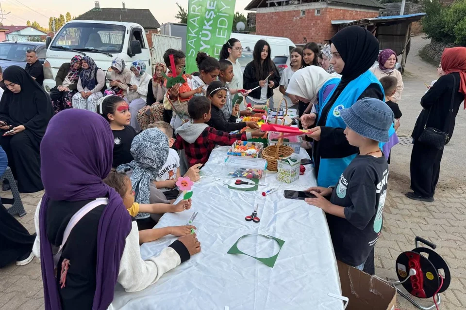 Sakarya'da Çocuklar 'Mahallemde Neşe Var' Etkinliğiyle Yaz Tatilini Eğlenerek Geçiriyor