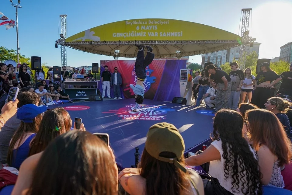 Beylikdüzü'nde Sokak Dansı Rüzgarı Esti: Red Bull Dance Your Style İstanbul Ön Elemeleri Tamamlandı