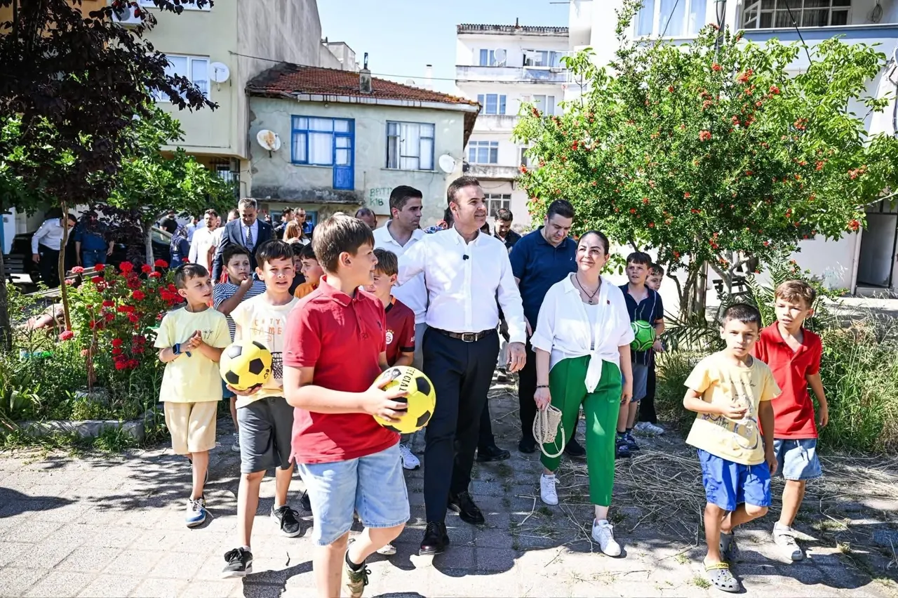Başkan Akın Erdek Mahallelerinde Vatandaşlarla Buluştu