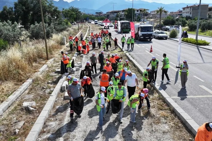 Denizli'de Çevre Haftası Coşkusu: Kuşaklar Buluştu, Atıklar Sanata Dönüştü