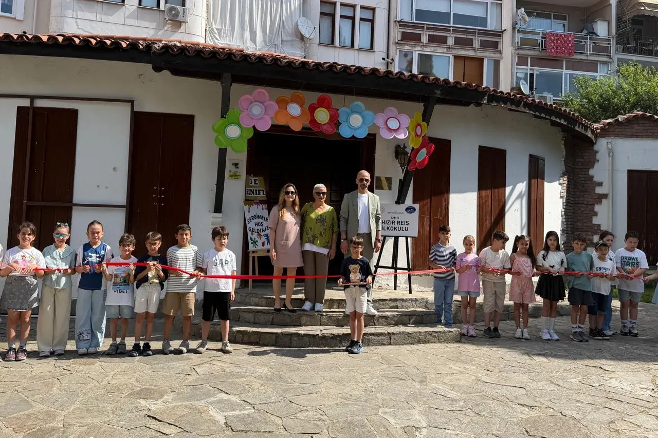 İzmit'te Minik Ressamların Dönem Sonu Sergisi Açıldı