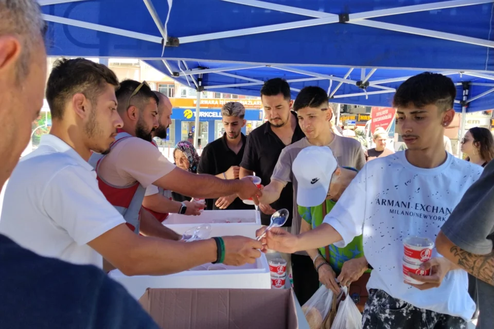 İzmit'te Muharrem Ayı Gelenekleri Aşure İkramıyla Canlandı