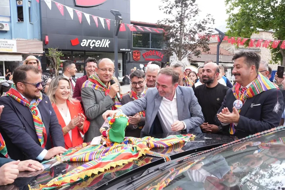 700 Yıllık Aşkın İzinde: Bursa'da Tarihi Gelin Uğurlama Töreni
