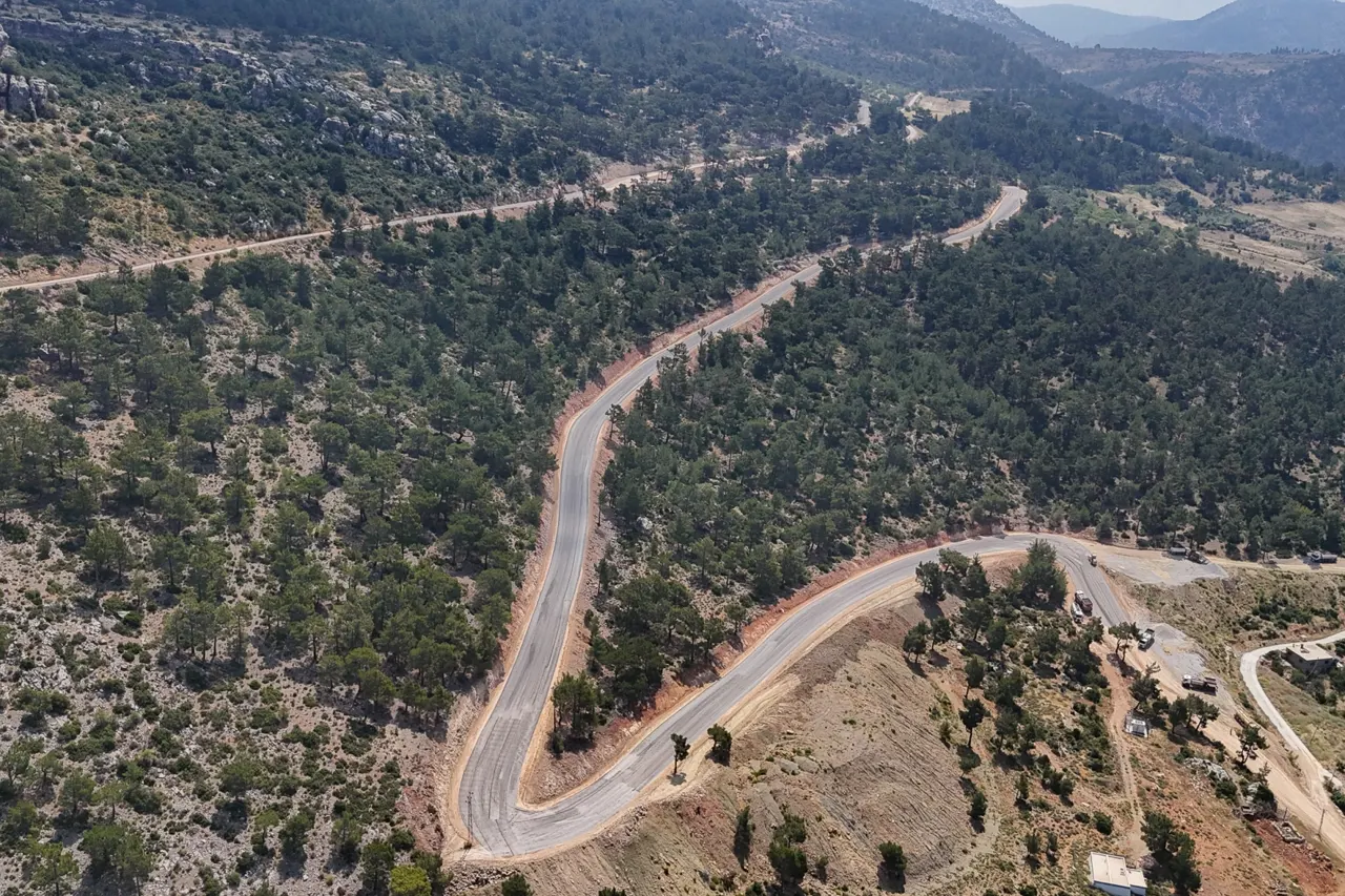 Mersin'de 5 Mahallenin Yolu Genişletildi