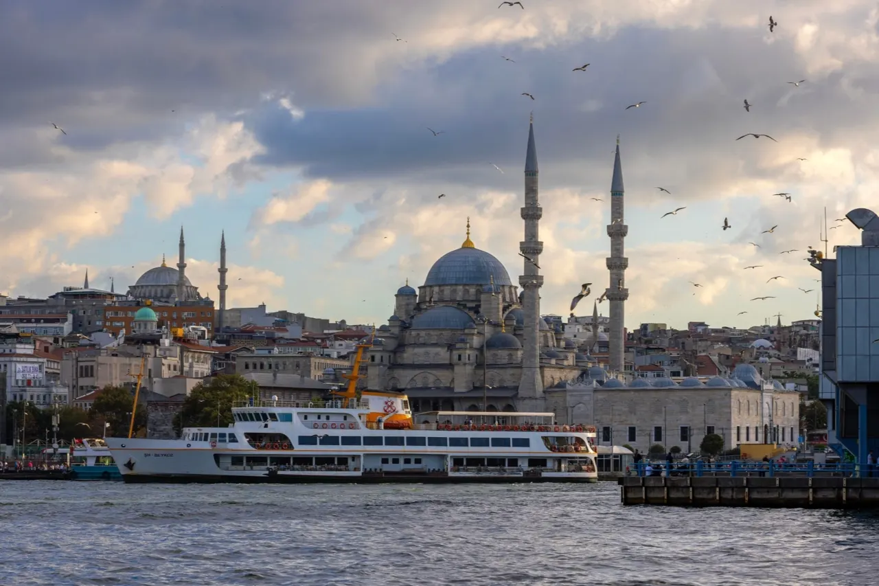 Meteoroloji Uyardı: İç ve Kuzeydoğu Kesimlerde Sağanak, Kuzey Ege'de Fırtına Bekleniyor