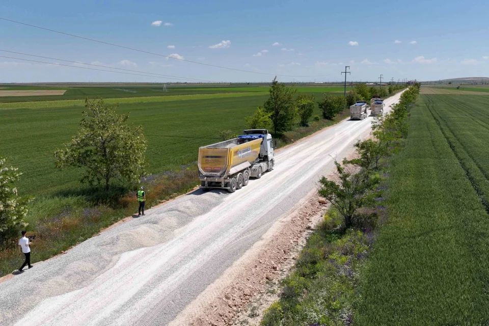 Karatay'da 17,5 Kilometrelik Yol Ağı Yenileniyor