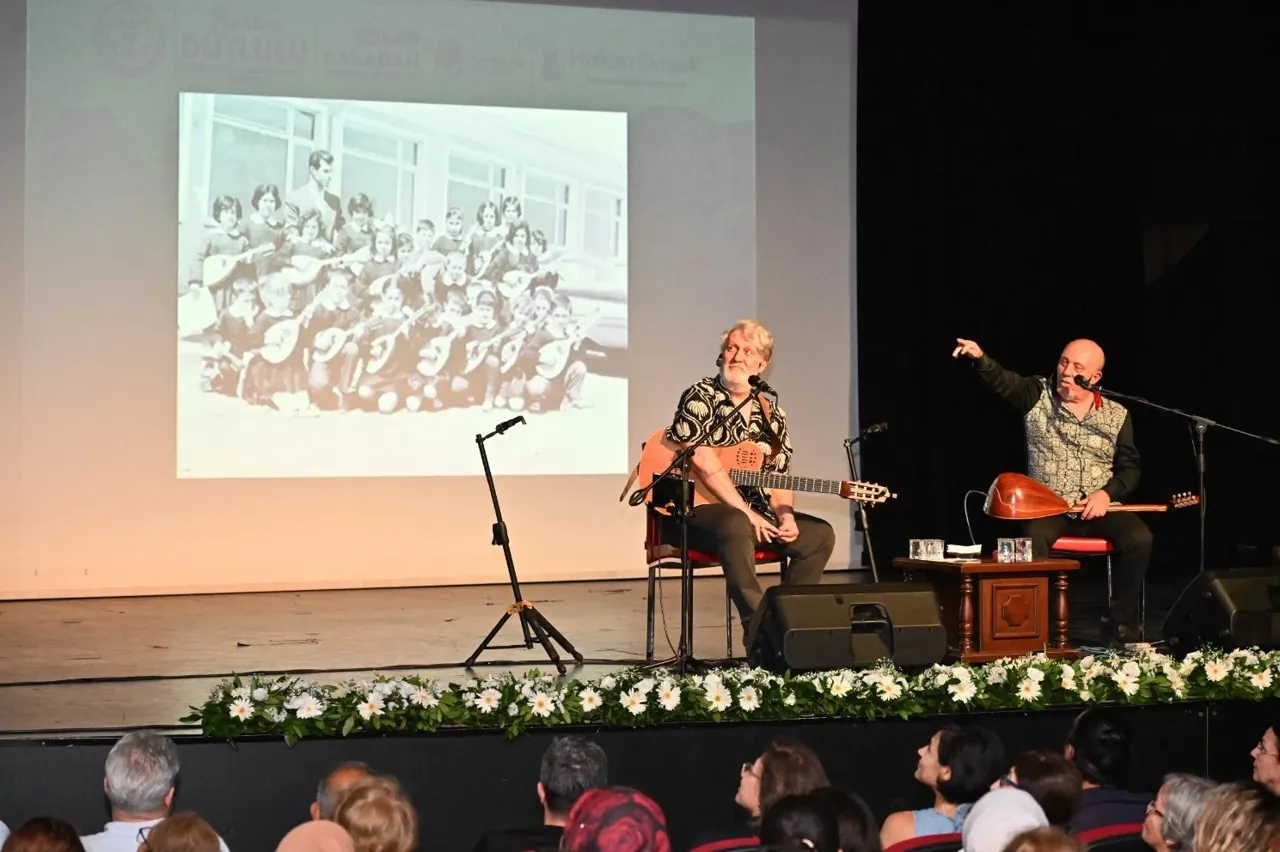 Manisa'da Türk müziğinin duayeni İlhan Şeşen, vefatının birinci yılında özel programla anıldı