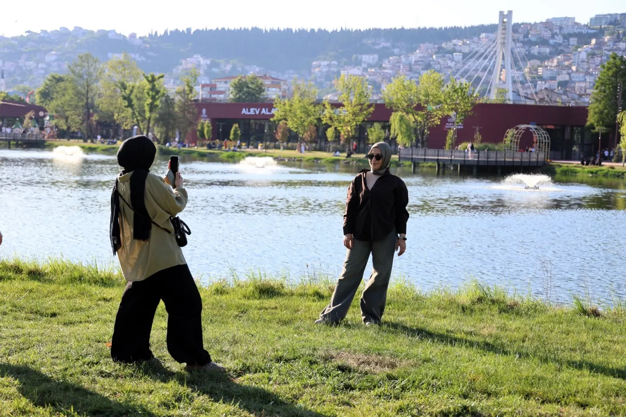 İzmit Millet Bahçesi Açıldı: Şehrin Merkezinde Yeni Nefes Alma Alanı