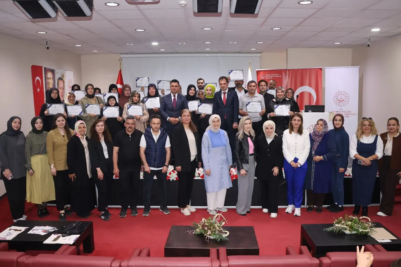 Erzurum'da "Benim Köklü Ailem" Projesi Sertifika Töreniyle Tamamlandı