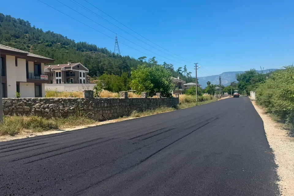 Marmaris'te Yol Yenileme Çalışmaları Sürüyor