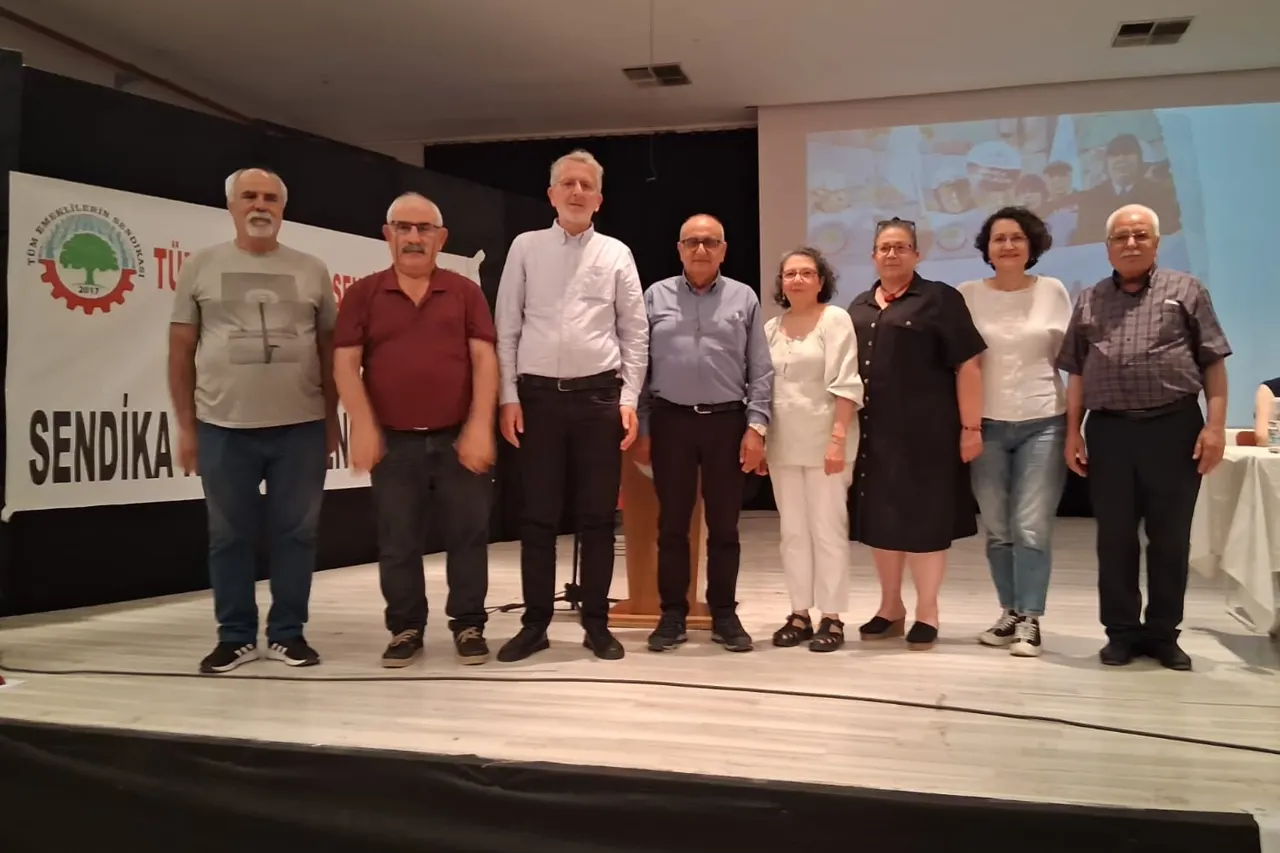 Keşan'da Tüm Emeklilerin Sendikası'nda Ahmet Erkan'a güven oyu