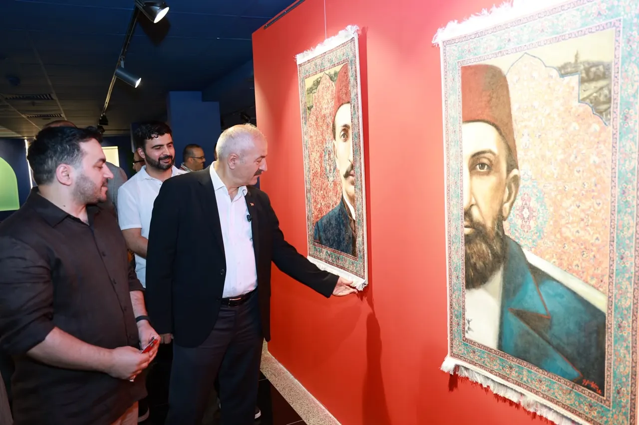 Gebze'de Kursiyerlerin Sanat Eserleri "Modern Yansımalar" Adıyla Sergilendi