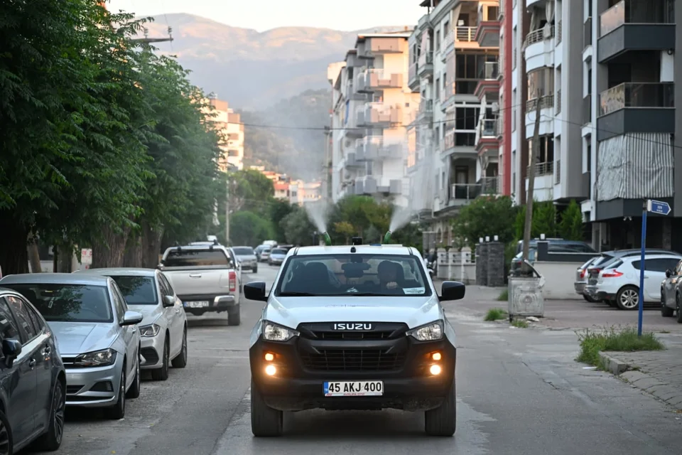 Salihli'de Kapsamlı İlaçlama Operasyonu: 86 Mahalle Haşerelere Karşı Korunuyor