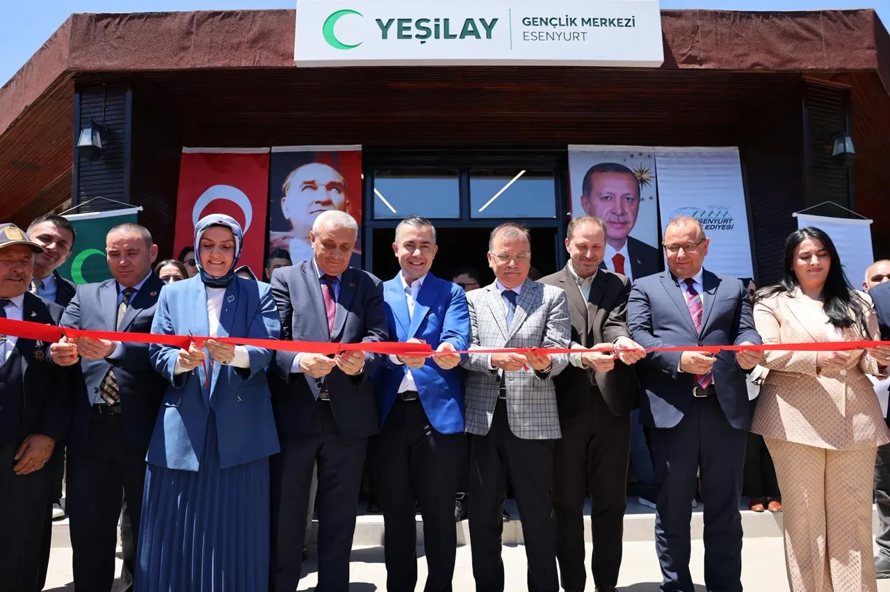 Esenyurt'ta Yeni Yeşilay Gençlik Merkezi Hizmete Açıldı
