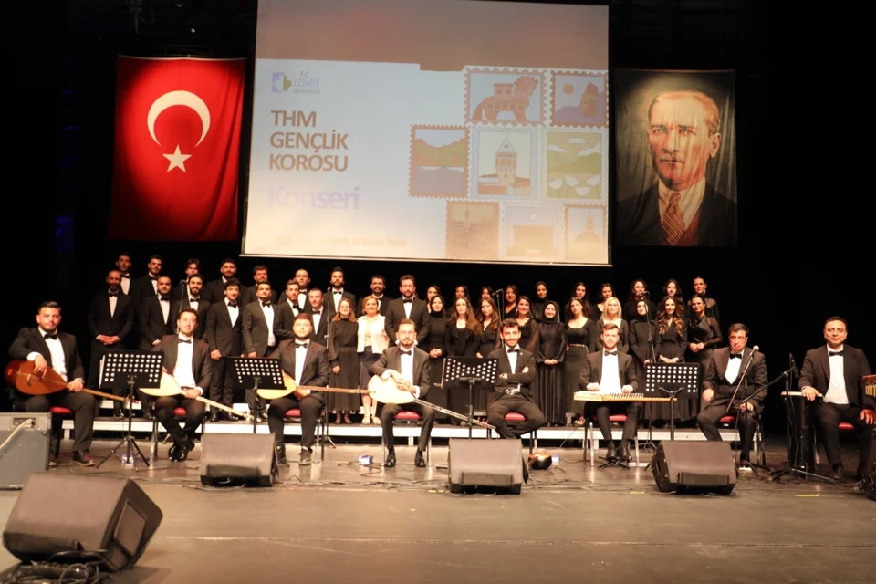 İzmit’te Anadolu Türküleri Genç Korodan Seslendi