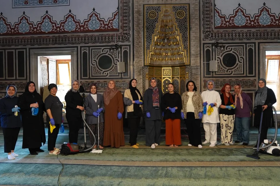 Kocaeli'nde Kadın Gönüllülerden Ortak Değerlere Hizmet: Cami Çevresi Güzelleştirildi