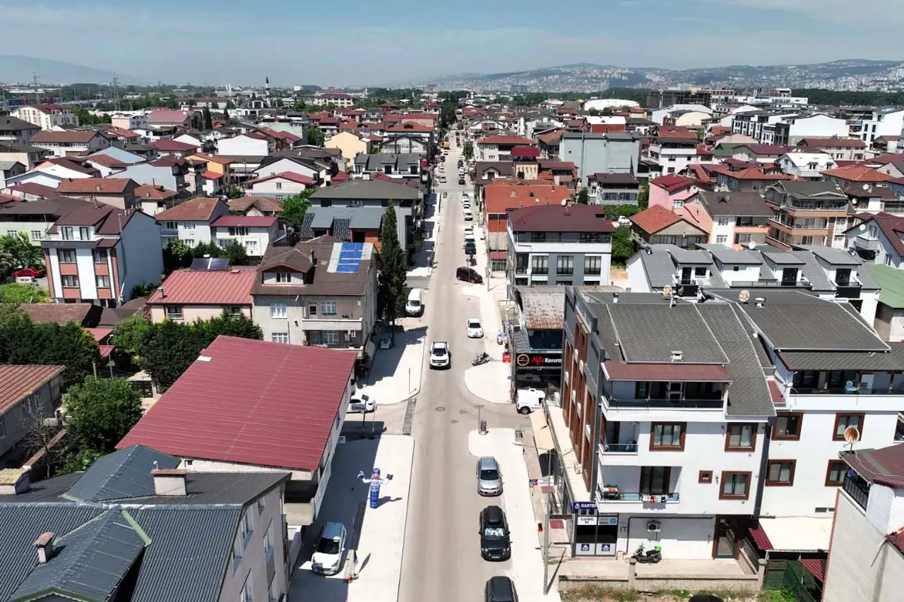 Kartepe'de 3 Mahallede Kapsamlı Yol Yenileme Çalışmaları Başladı