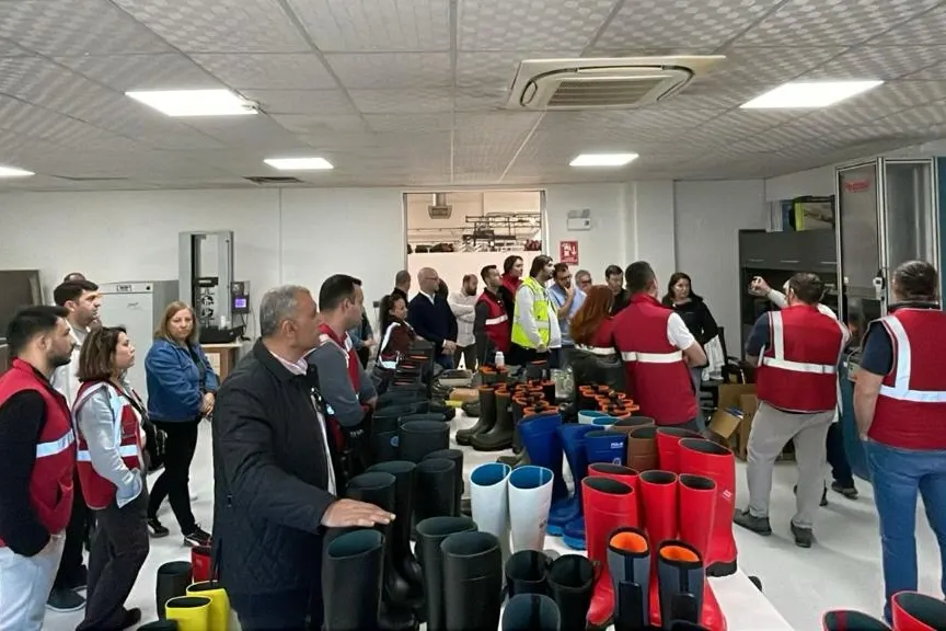 Manisa Büyükşehir Belediyesi'nde İş Güvenliği Uzmanlarına Kişisel Koruyucu Donanım Eğitimi Verildi