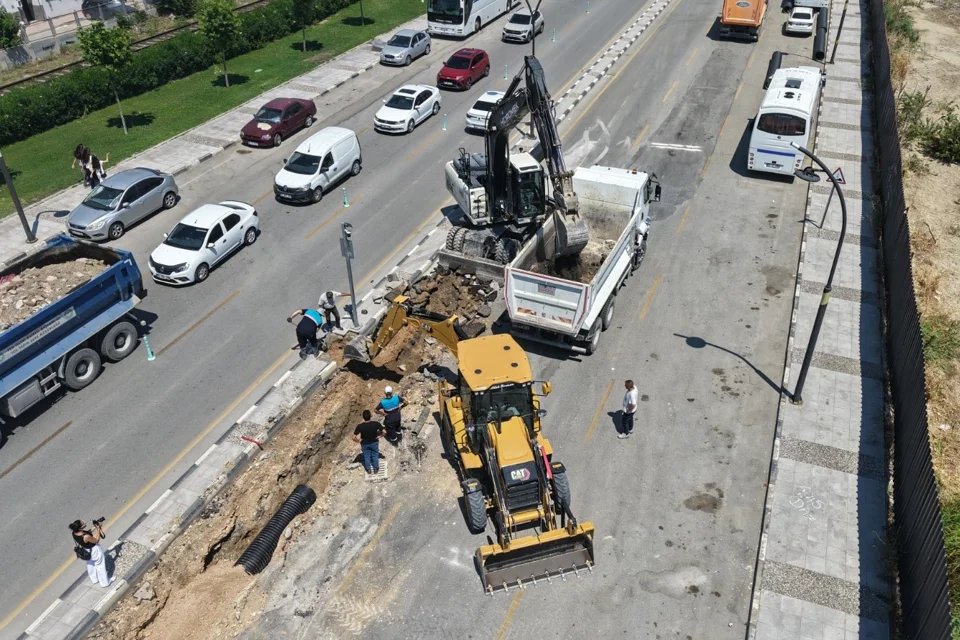 Manisa'da Cider Yolu'na Kalıcı Yağmur Suyu Çözümü Başladı