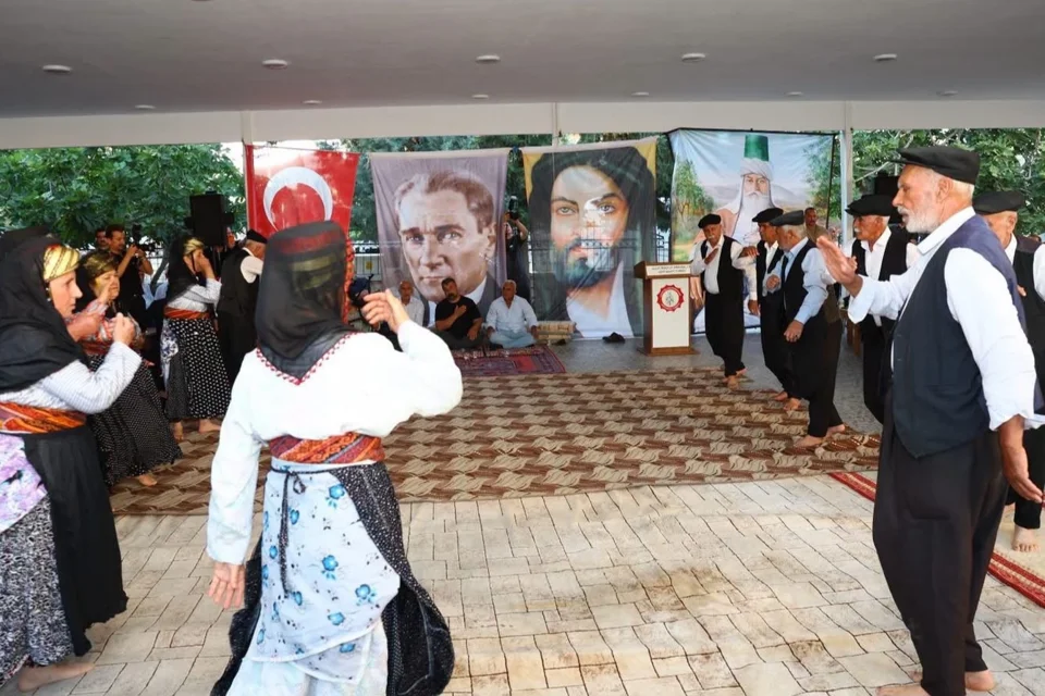 Adıyaman'da Aşure Sofrasında Birlik Mesajı: Alevi ve Sünni Vatandaşlar Kardeşlik İçinde Buluştu