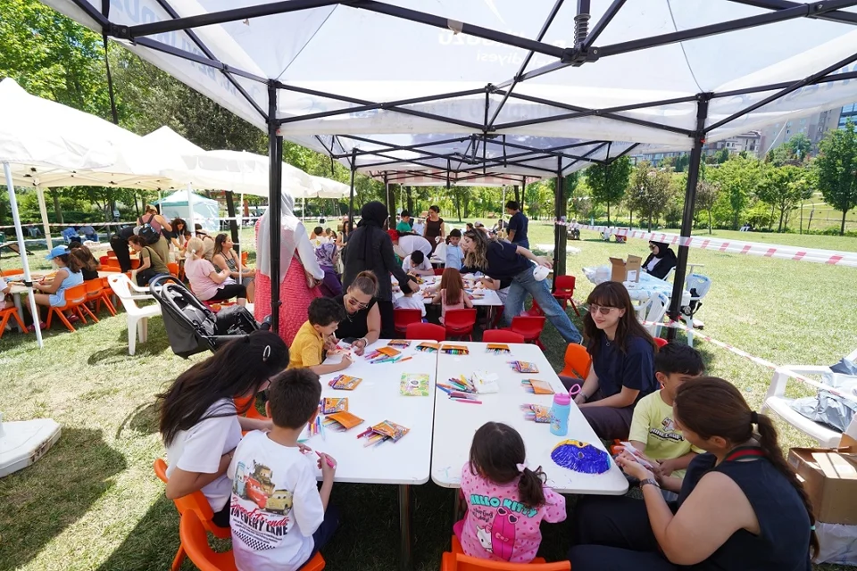 Beylikdüzü'nde Karne Coşkusu Şenliğe Dönüştü: Çocuklar "Yaza Merhaba" Dedi