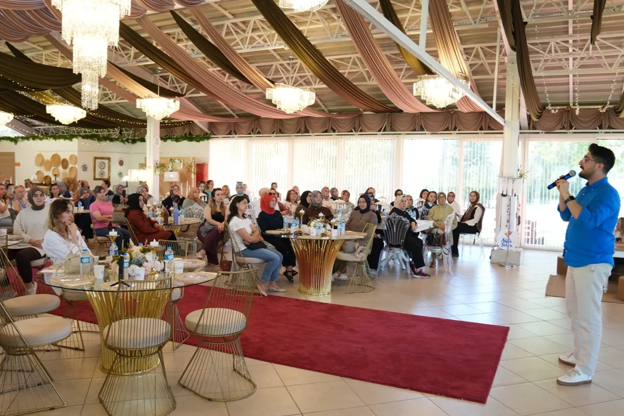 Kadınlara Yönelik Sağlıklı Yaşam Semineri: Postür Farkındalığı Vurgusu