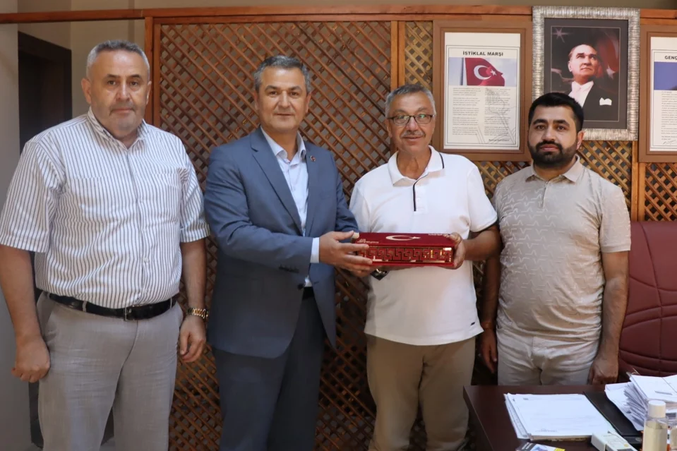 İzmit Belediye Başkan Yardımcısı'ndan Muhtarlara Doğum Günü Ziyareti