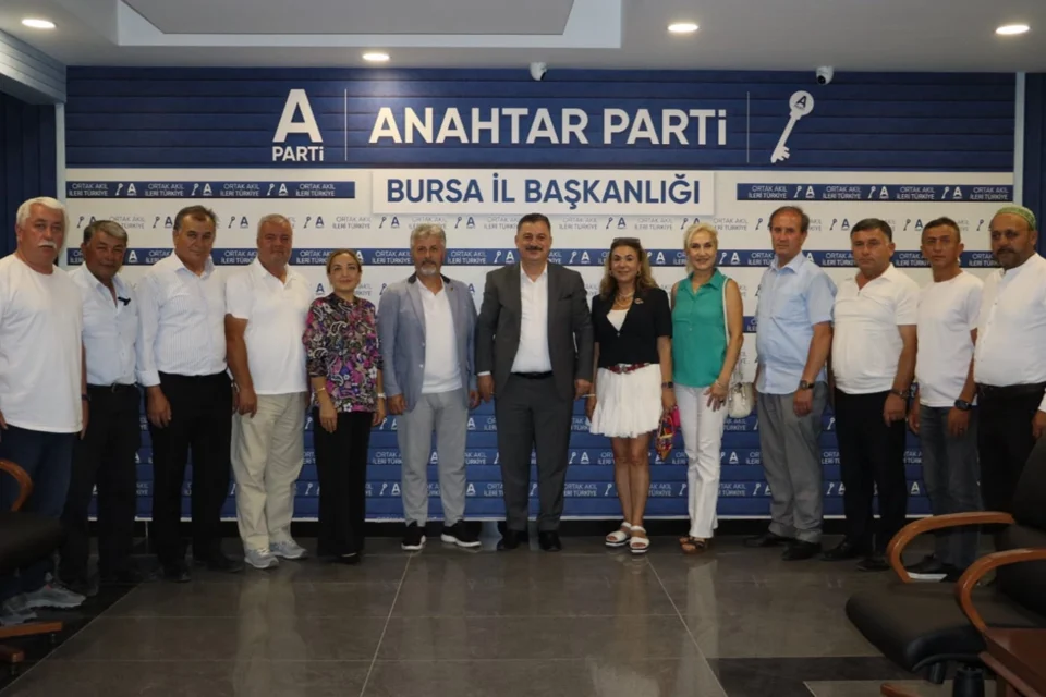 Bursa Muhtarlarından Anahtar Parti'ye Ziyaret: Mahalle İhtiyaçları ve Çözüm Önerileri Masaya Yatırıldı