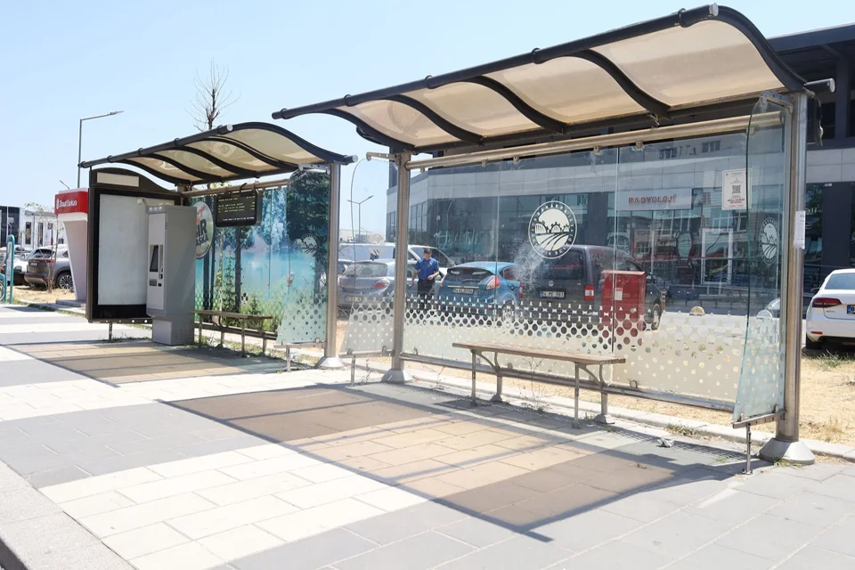 Sakarya'da Toplu Taşıma Dijitalleşiyor: QR Kodlu Akıllı Duraklar Hizmete Giriyor