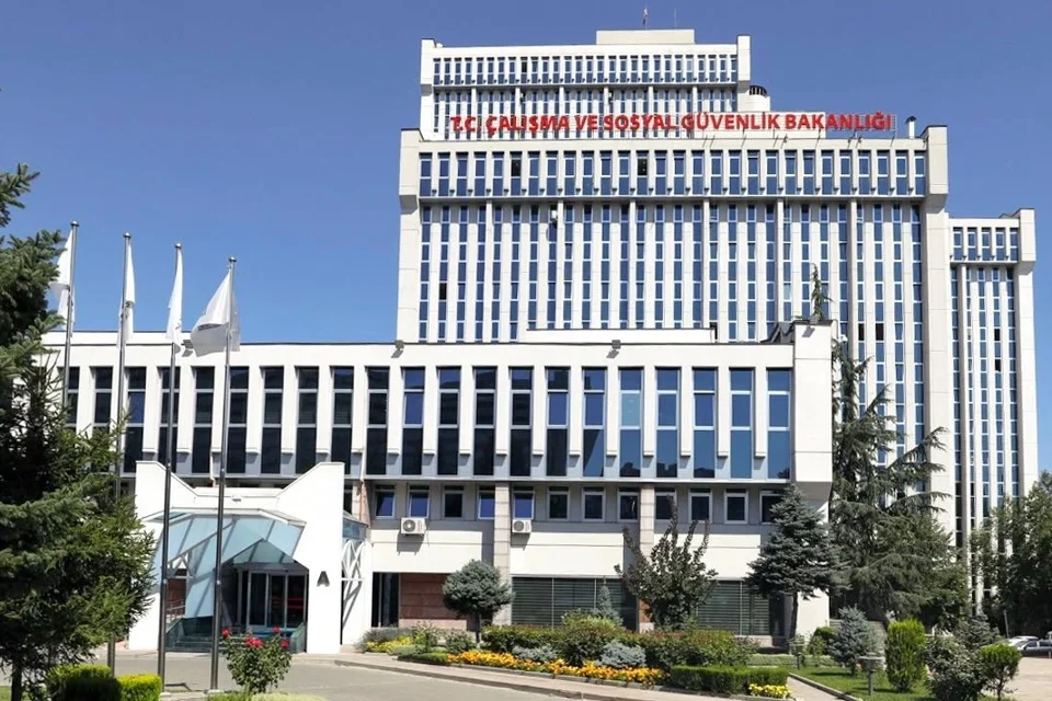 Kamu Kurumlarının Hizmet Kolları Yeniden Düzenlendi: Yeni Yapı Resmi Gazete'de Yayımlandı