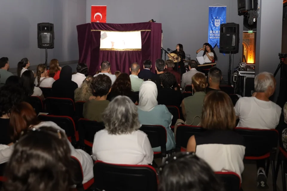 Karagöz Sanatı Bursalı Gençlerin Yorumuyla Yeniden Hayat Buldu
