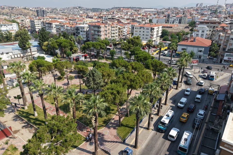Buca'nın Kalbindeki Şirinyer Parkı Yeniden Hayat Buldu
