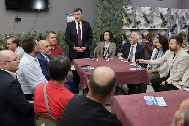 Kütahya Belediye Başkanı Kahveci, Uşak'taki Kütahyalılar Derneği'ni Ziyaret Etti