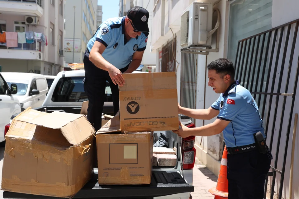 Antalya'da 4 Bin 322 Sahte Parfüme El Konuldu