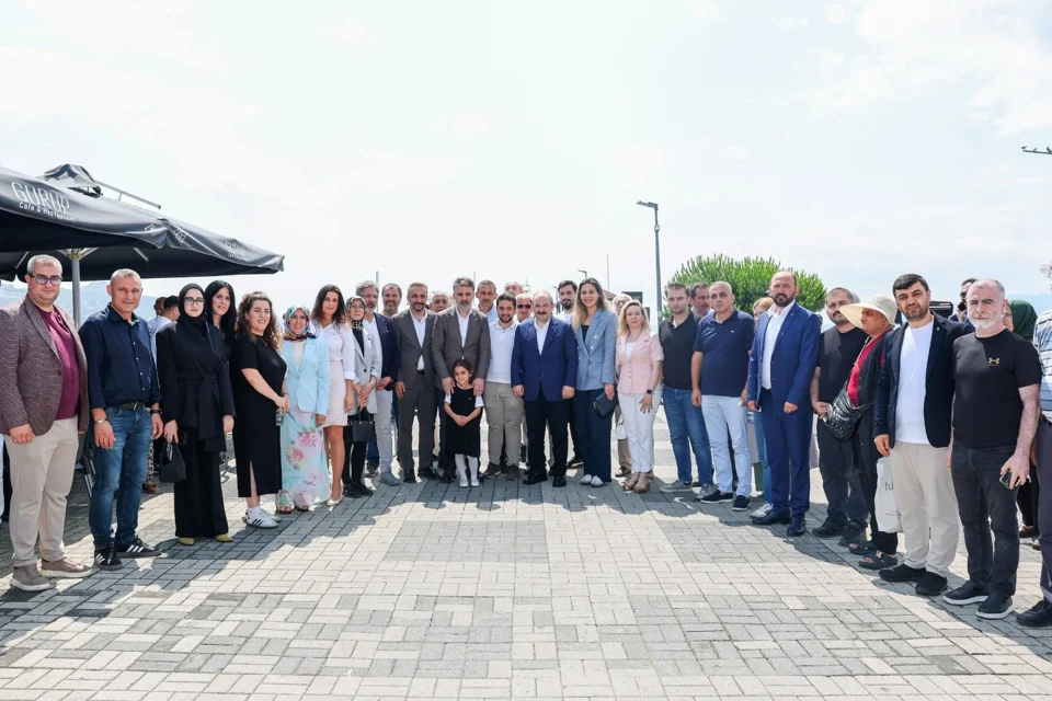 Bursa'da Muharrem Ayı Bereketi: Biba ve Varank Gemlik Sahilinde Aşure Dağıttı