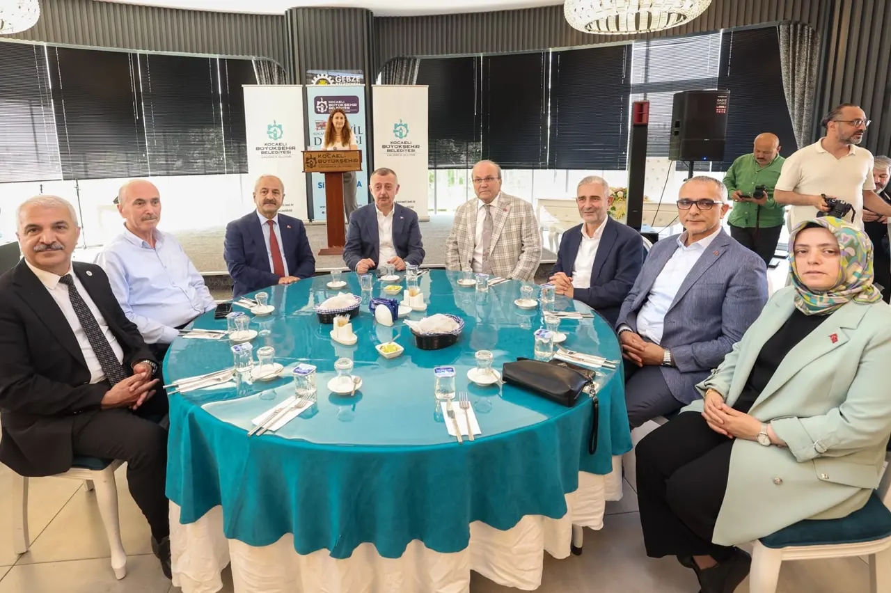 Kocaeli Oto Galericilerinden Başkan Büyükakın'a Sitede Buluşma Talebi